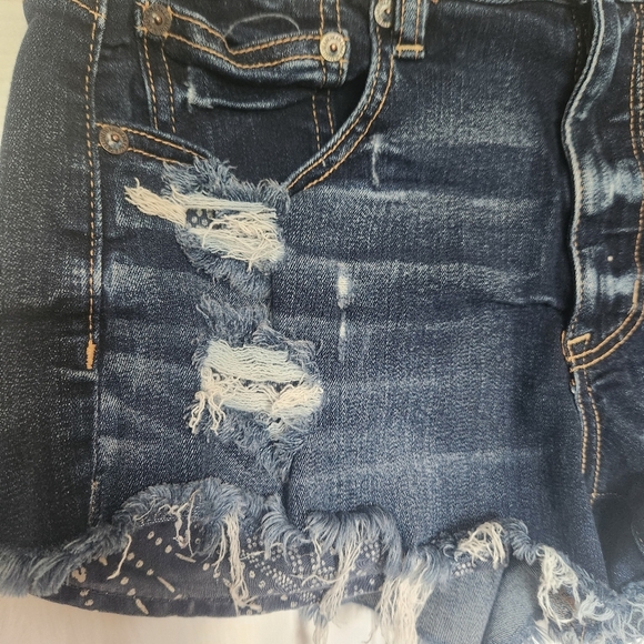 American Eagle Womens Distressed Denim Shorts With Peekaboo Pocket Liner - Size6 - Picture 6 of 13
